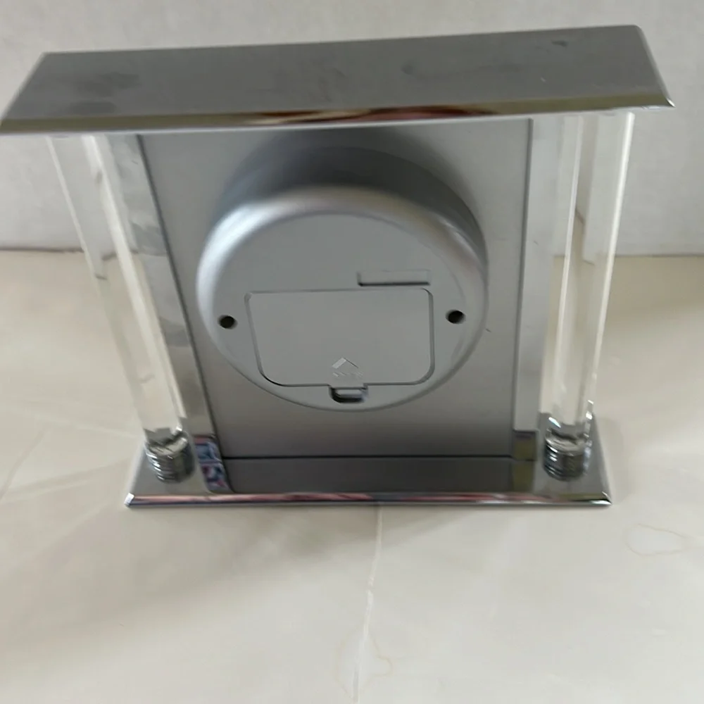 Bulova  Tabletop Clock. - Picture 3 of 4